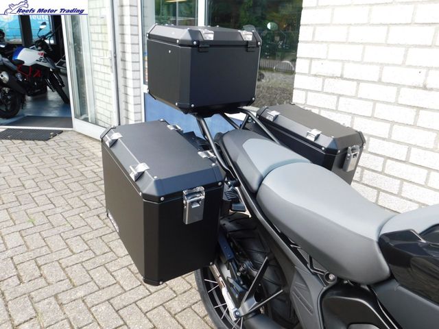 bmw - r-1300-gs-triple-black