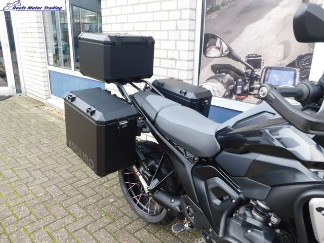 bmw - r-1300-gs-triple-black