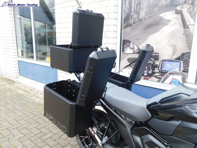 bmw - r-1300-gs-triple-black