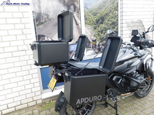 bmw - r-1300-gs-triple-black