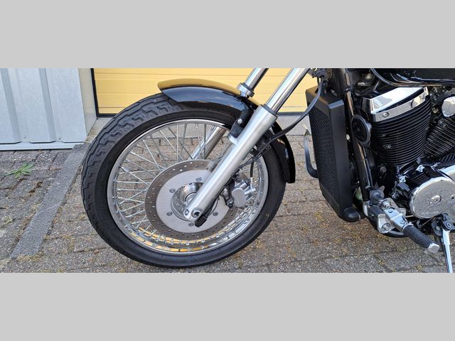 honda - vt-750--dc-black-widow