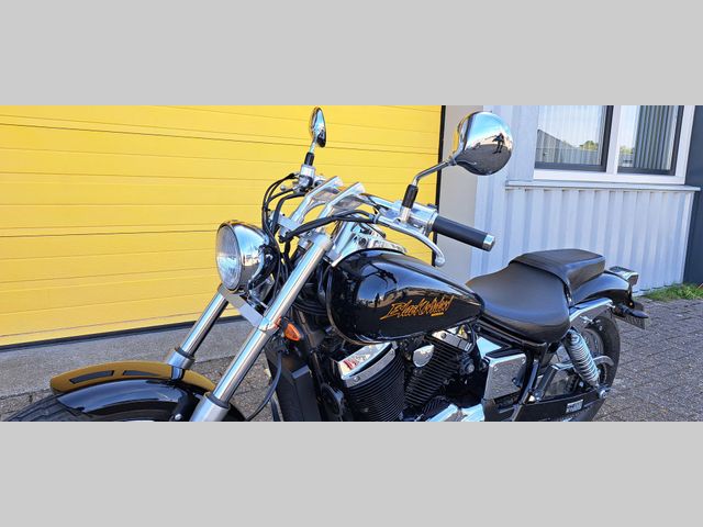 honda - vt-750--dc-black-widow