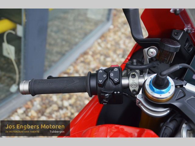 ducati - panigale-v4-s