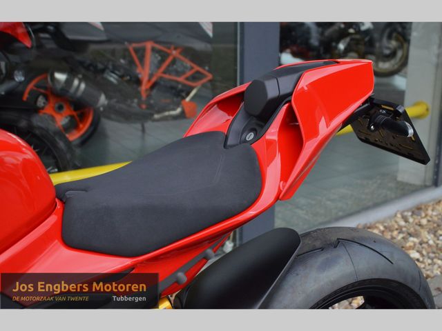 ducati - panigale-v4-s