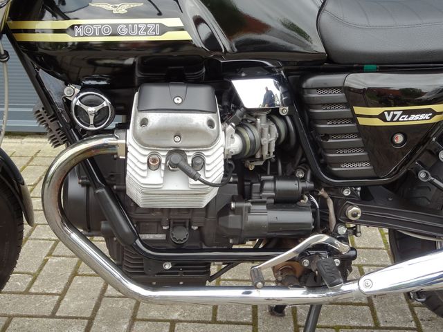 moto-guzzi - v-7-classic