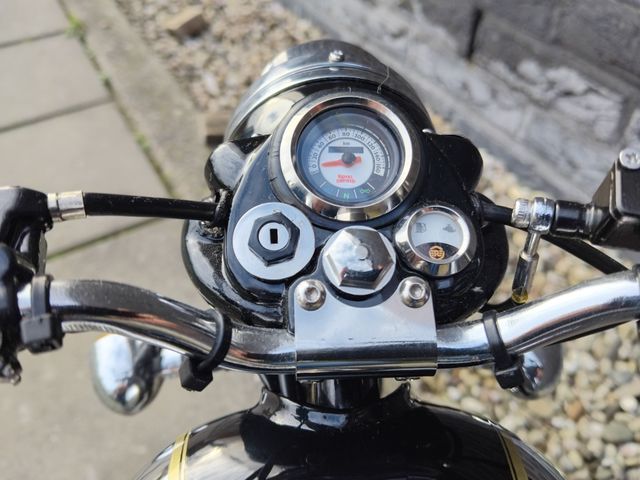 royal-enfield - classic-500