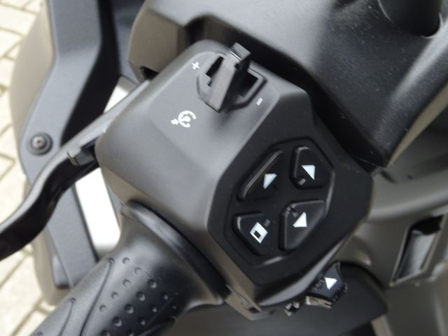 piaggio - mp3-530-hpe-advance-exlusive