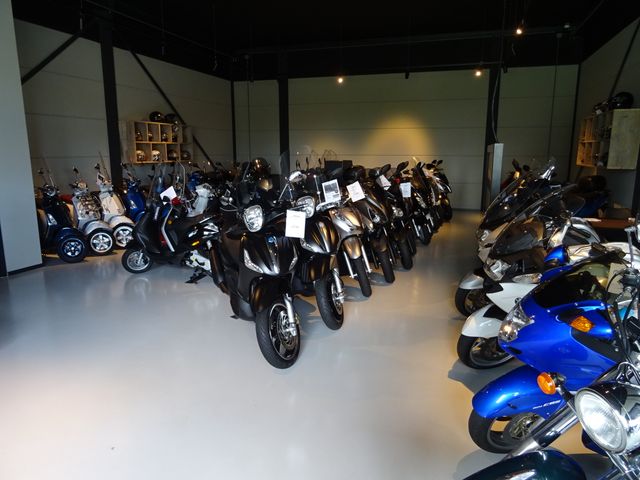 piaggio - mp3-530-hpe-advance-exlusive