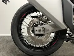 MV Agusta Enduro Veloce 2025 nieuw – foto 8 van 27