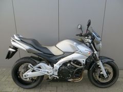 SUZUKI GSR 600