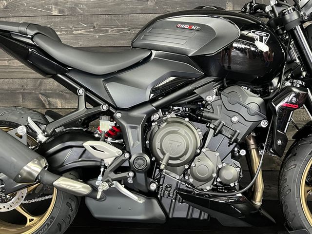 triumph - trident-800