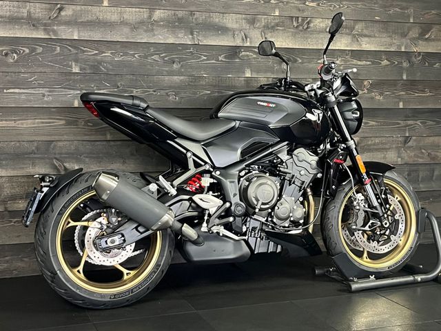triumph - trident-800