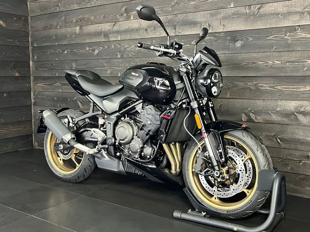 triumph - trident-800
