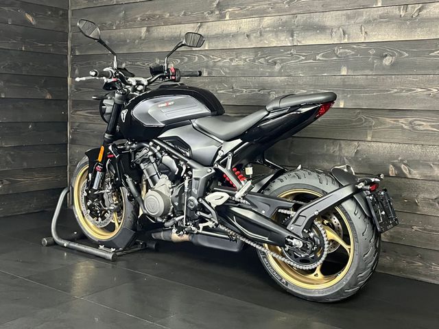 triumph - trident-800