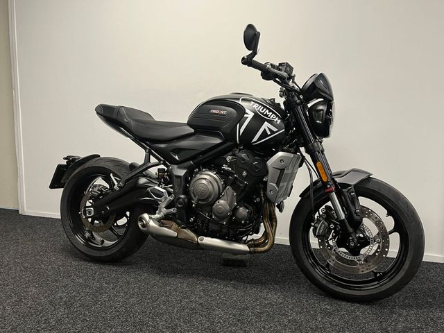 triumph - trident-660