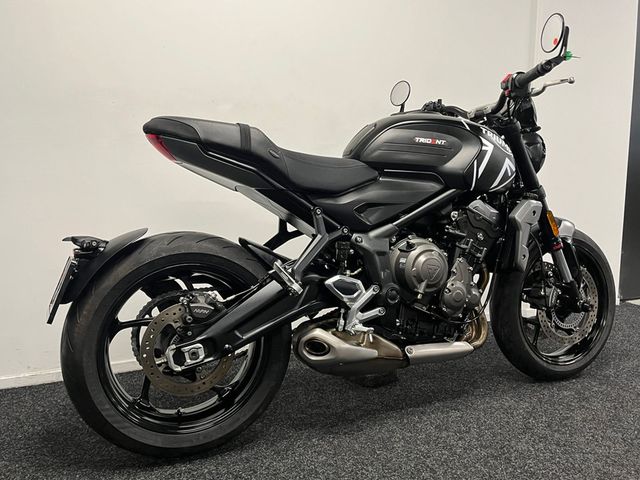 triumph - trident-660