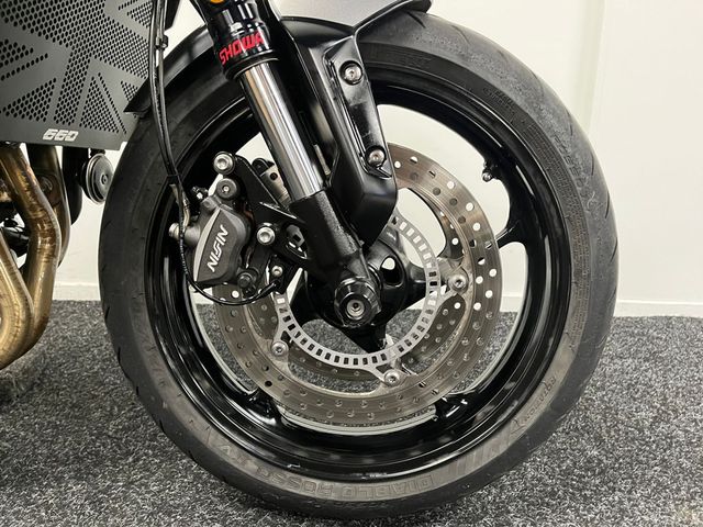 triumph - trident-660