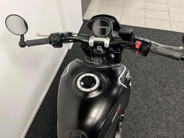 triumph - trident-660