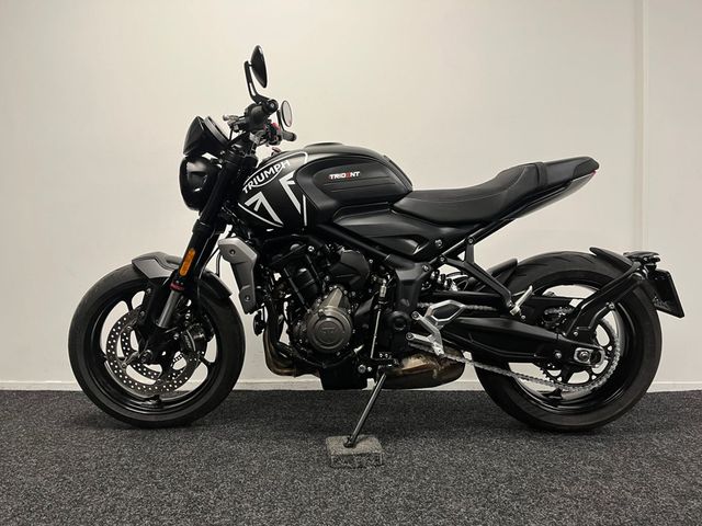 triumph - trident-660