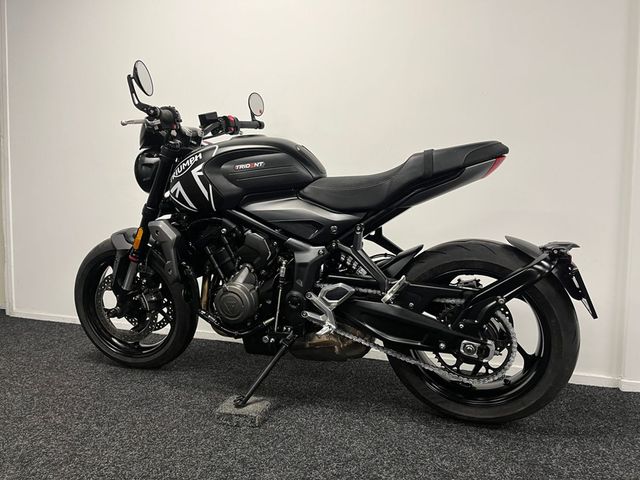 triumph - trident-660