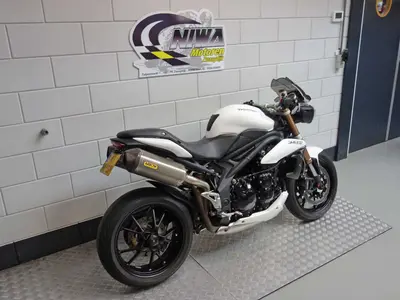TRIUMPH SPEED TRIPLE – foto 3