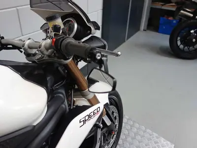 TRIUMPH SPEED TRIPLE – foto 4