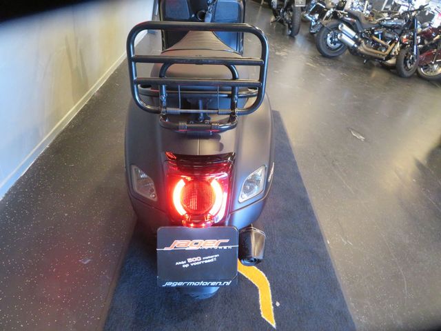 piaggio - gts-touring-300