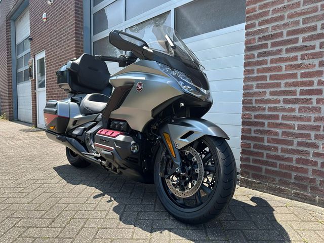 honda - gl-1800-goldwing-bagger-dct