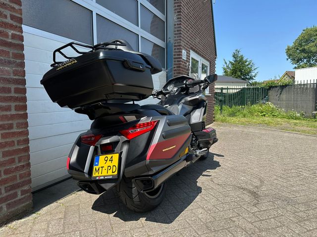 honda - gl-1800-goldwing-bagger-dct