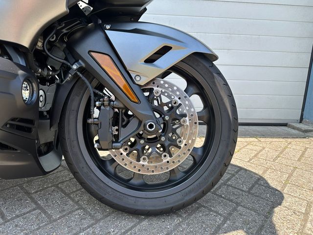 honda - gl-1800-goldwing-bagger-dct