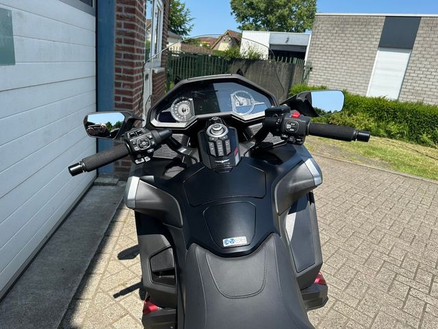 honda - gl-1800-goldwing-bagger-dct