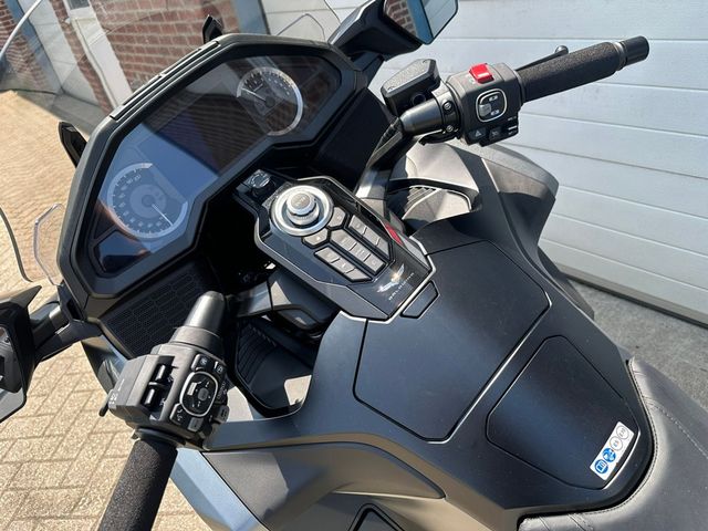 honda - gl-1800-goldwing-bagger-dct