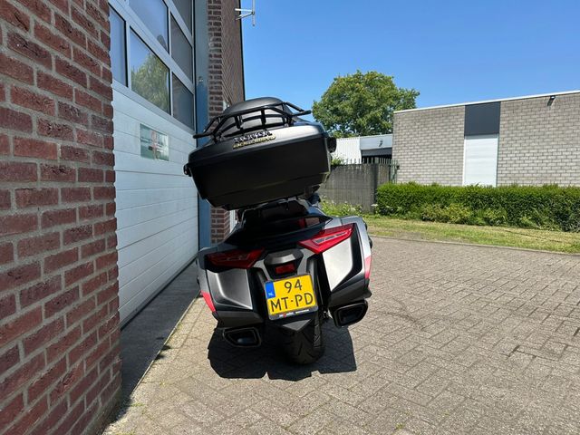 honda - gl-1800-goldwing-bagger-dct