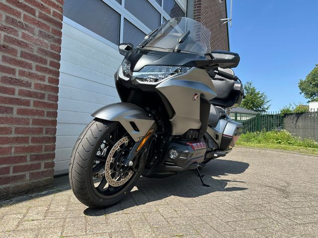 honda - gl-1800-goldwing-bagger-dct