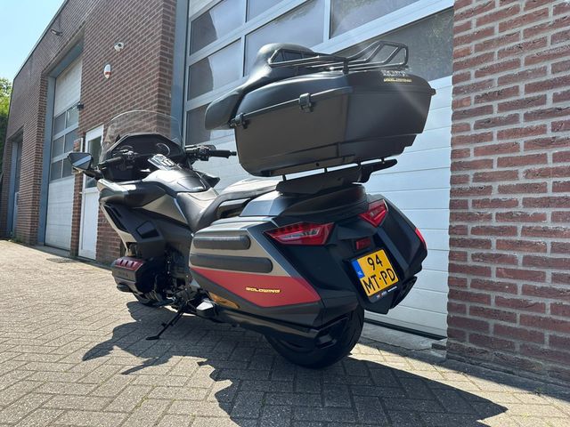 honda - gl-1800-goldwing-bagger-dct