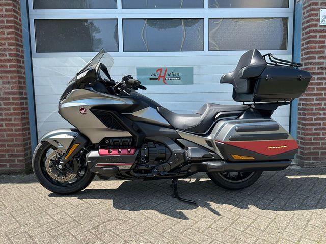 honda - gl-1800-goldwing-bagger-dct