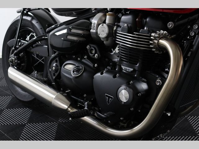 triumph - bonneville-bobber-goldline