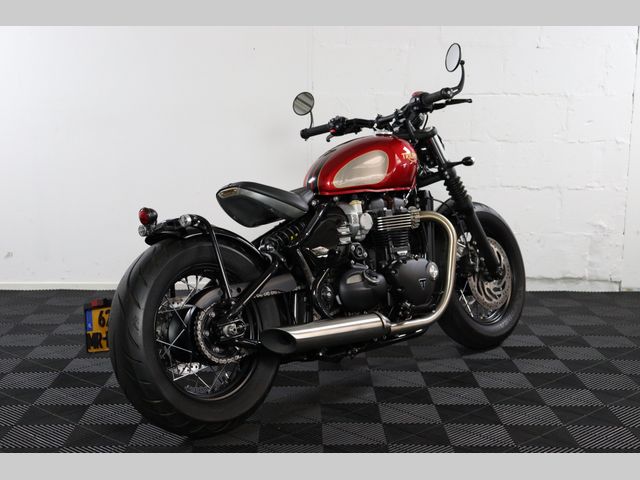 triumph - bonneville-bobber-goldline
