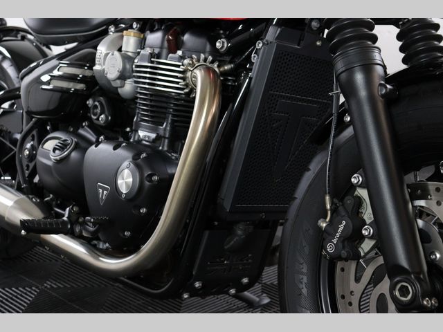 triumph - bonneville-bobber-goldline