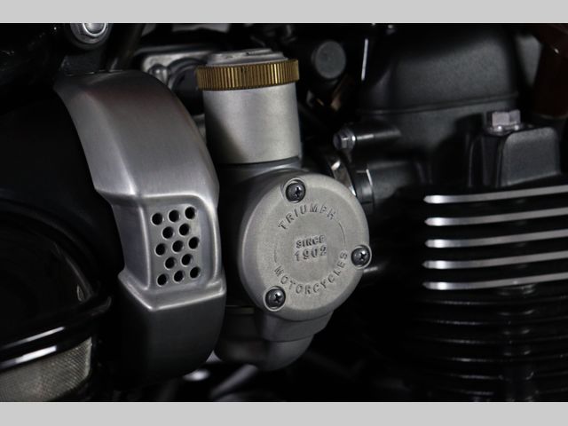 triumph - bonneville-bobber-goldline