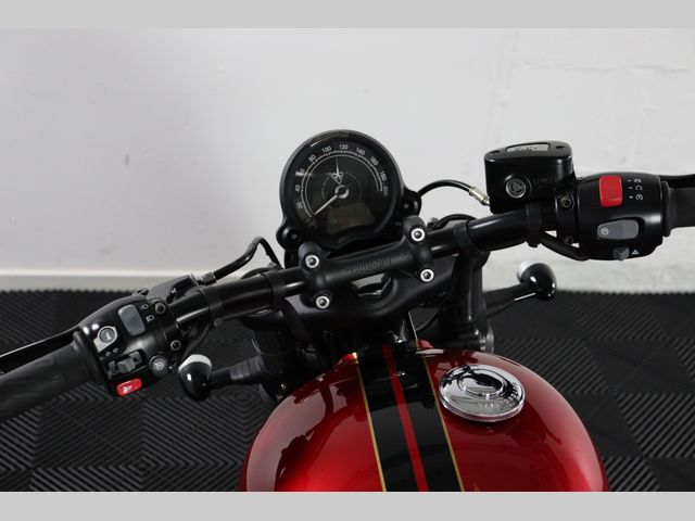 triumph - bonneville-bobber-goldline