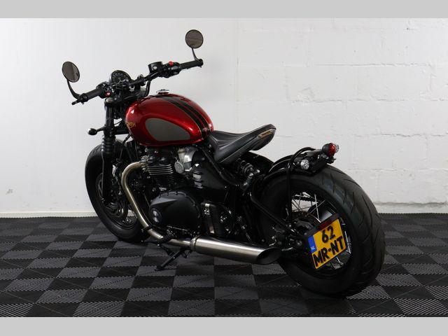 triumph - bonneville-bobber-goldline