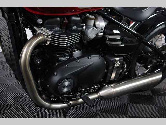 triumph - bonneville-bobber-goldline