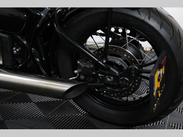 triumph - bonneville-bobber-goldline