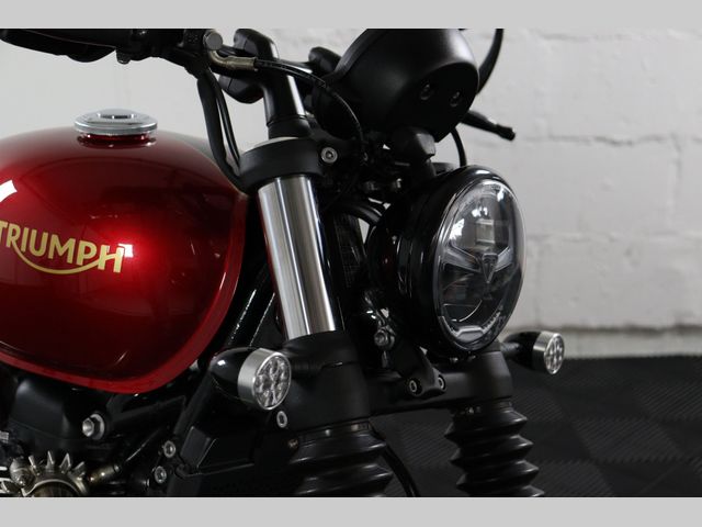 triumph - bonneville-bobber-goldline