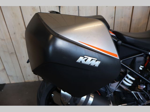 ktm - 1290-super-duke-gt