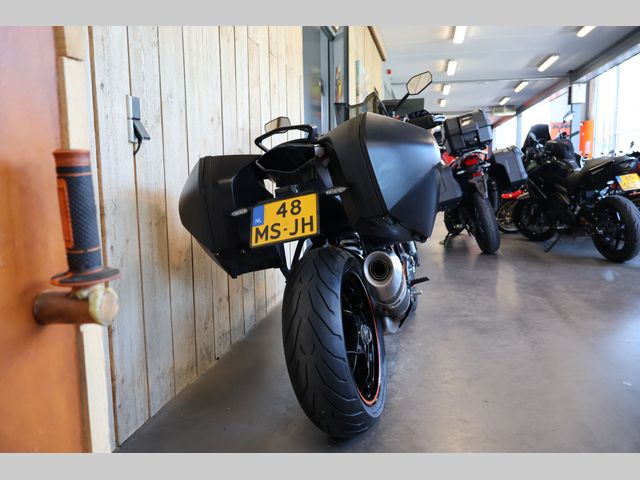 ktm - 1290-super-duke-gt