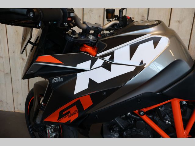 ktm - 1290-super-duke-gt