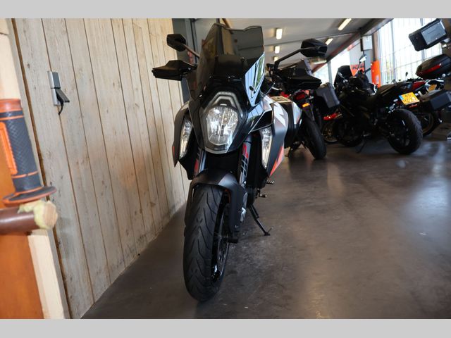 ktm - 1290-super-duke-gt