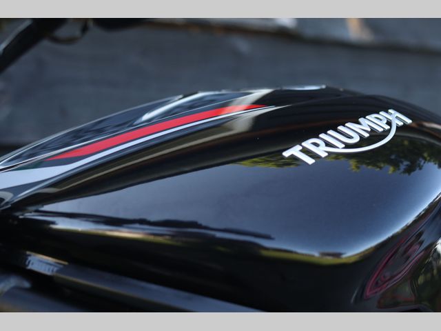 triumph - street-triple-rs